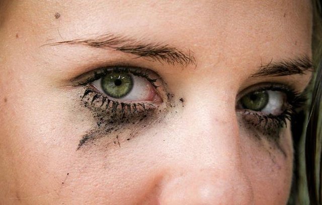 5 gabime të pafalshme që bëjmë të gjitha kur lyhemi: Thjesht mos!