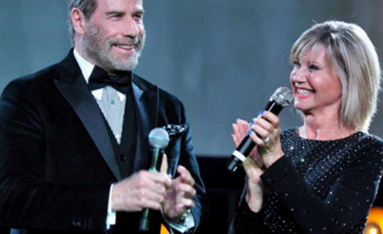 John Travolta e Olivia Newton John 40 vite pas filmit “Grease” sërish bashkë