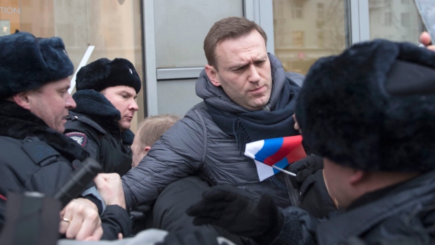 Del nga qelia deputeti ‘rebel’ i opozitës në Moskë, është kthyer në ‘mankth’ për Putin
