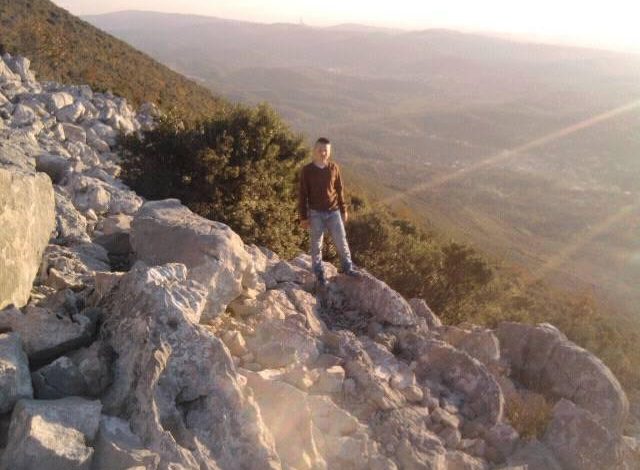 EKSKLUZIVE/ Kush është 16 vjeçari që u gjet i vekur nga prindërit natën e ndërrimit të viteve në Laç (FOTO+VIDEO)