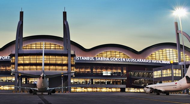 Momente paniku në avionin nga Turqia. Pasagjerët shqiptarë lënë “amanetet”