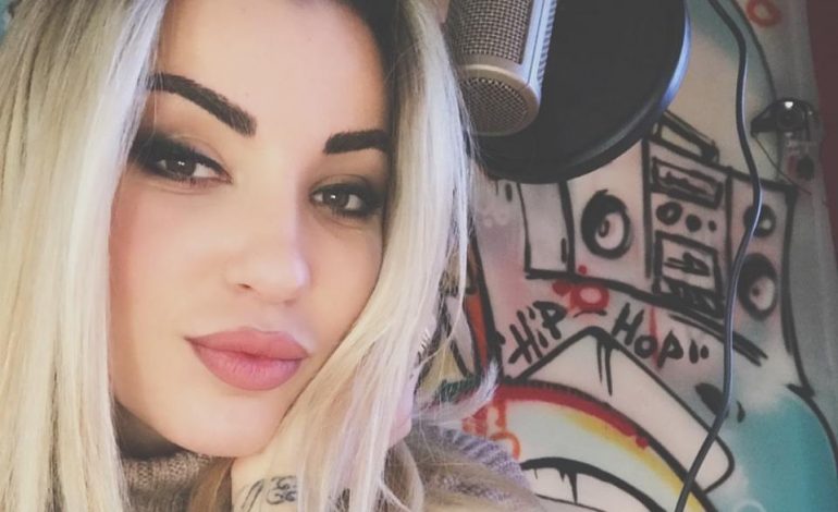 Njihet për foto provokative! Ja “shkrepjet e nxehta” të Roza Latit në Instagram (FOTO)
