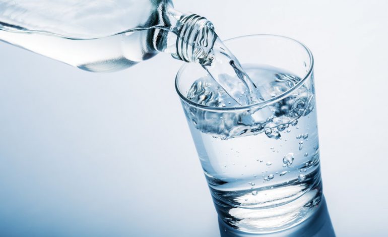 Si të pini më shumë ujë edhe në dimër?