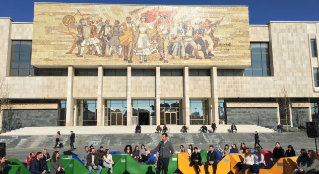 Veliaj: Të rinjtë që bëjnë praktikën e punës në Bashkinë e Tiranës do të paguhen