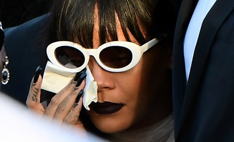 Rihanna i jep lamtumirën e fundit kushëririt të vrarë! Por shikoni make up e saj… (Foto)
