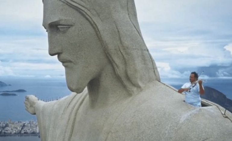 Shqiptari që pushtoi një nga shtatë mbrekullitë e botës me anë të tingujve të violinës