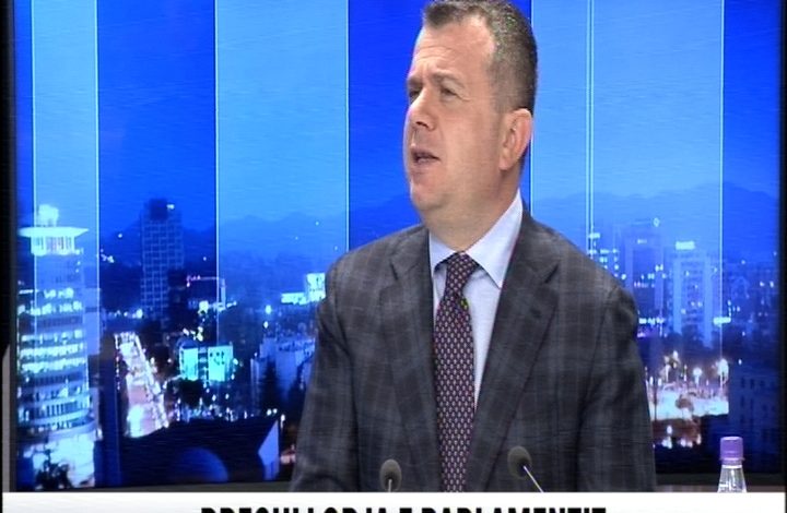 Deputeti Balla flet për ‘Ndryshimin e Rregullores’: Ja ku jemi bazuar. LSI se ka për turp të gënjejë