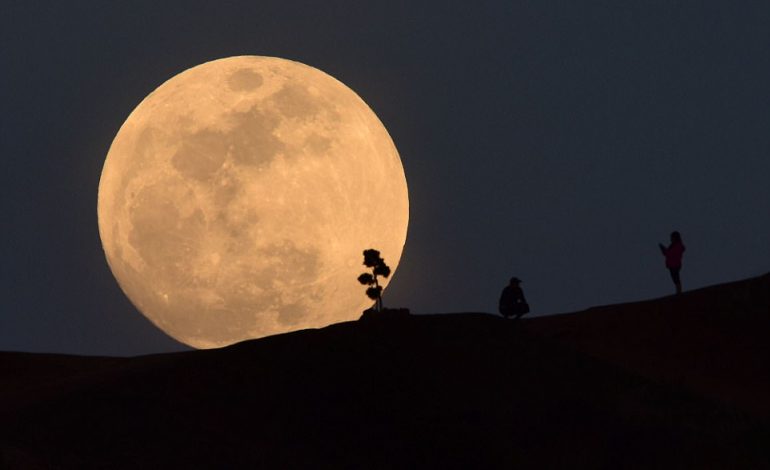 “Momente nga shfaqja e Hënës blu të përgjakur”. Pamjet fantastike që ofroi qielli për disa minuta (FOTO)