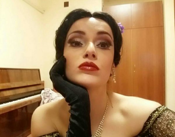 Sopranoja shqiptare Ramona Tullumani pushton publikun bullgar në operan “La Traviata”