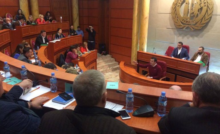 Veliaj: Tirana po përjeton revolucionin e gjelbër, ftoj këshilltarët e djathtë të na bashkohen