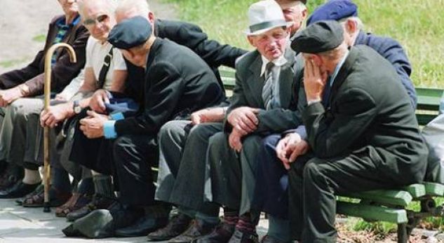 Rastet kur rritet pensioni për gjithë të moshuarit në Shqipëri