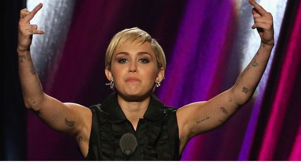 Julia Roberts, Miley Cyrus, Maddona dhe e bija: Bëhuni gati për trendin e grave të pa depiluara!