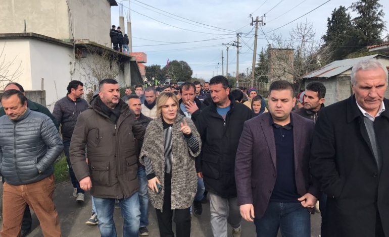 Kryemadhi në Verri/ Shkon me 200 protestues drejt inceneratorit të mbetjeve