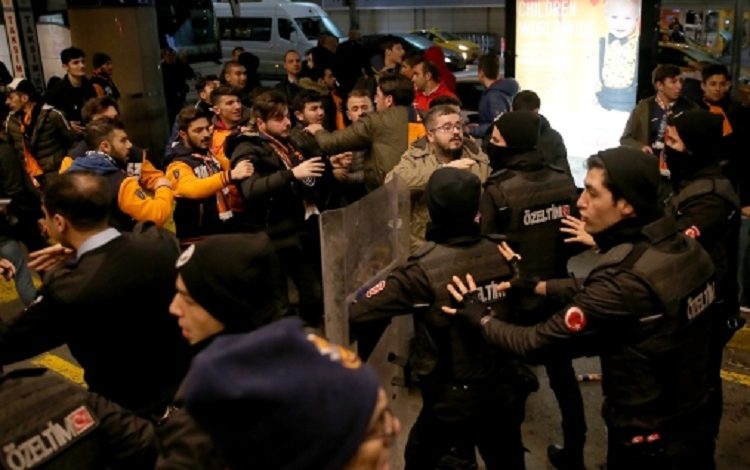 Çmenduri në Turqi, shikoni çfarë ndodh pas zbarkimit të Turan në Stamboll