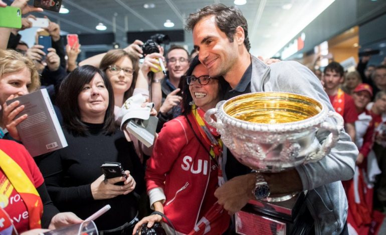 Federer pritet si mbret, qindra fansa në aeroport pas suksesit në Melburn
