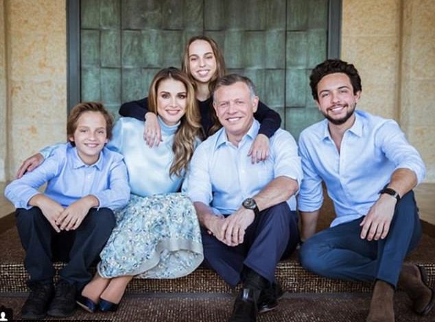 Mbretëresha Rania e Jordanisë ka shpërndarë një foto familjare por princesha Iman nuk duket gjëkundi
