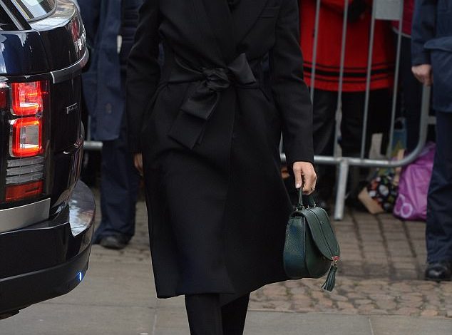 Veshjet e Meghan Markle: Asnjëra e projektuar për të dërguar shumë mesazhe!