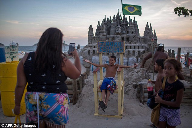 Ja kush është “mbreti” më i çuditshëm në botë. Drejton një kështjellë prej… rëre (FOTO)