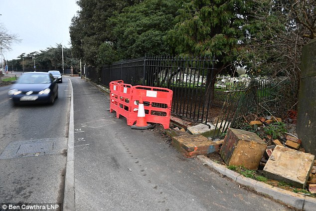 Humbin jetën tragjikisht 3 adoleshentë, Audi i përplas në stacionin e urbanit (FOTO)