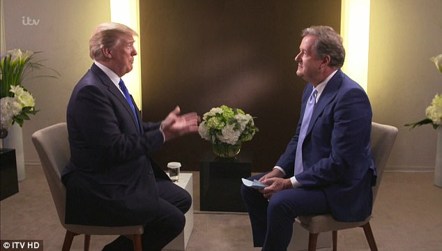 Trump mbuloi gotën e ujit me LETËR! Gazetari që e intervistoi ZBULON detajet interesante (FOTO)