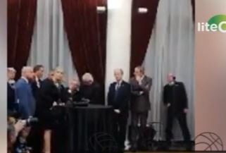 Sportistja humbet ndjenjat gjatë fjalimit të Metës, Vasili i jep ndihmën e parë (VIDEO)
