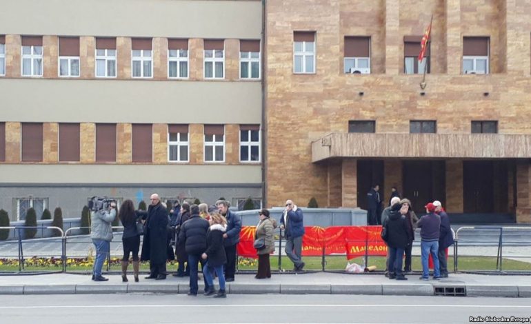 Sfidat e zbatimit në praktikë të Ligjit për gjuhën shqipe në Maqedoni (FOTO)