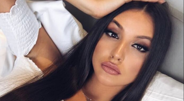 Shihni si dukej Oriola Marashi para se të bëhej e famshme (FOTO)