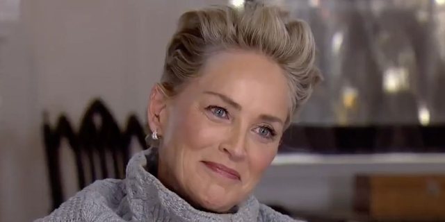 “Të kanë ngacmuar ndonjëherë seksualisht?” E famshmja Sharon Stone jep përgjigjjen më epike