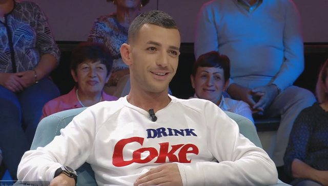 Stresi flet për dasmën dhe familjen: Fëmijët e mi nuk e kanë të ardhmen në Shqipëri