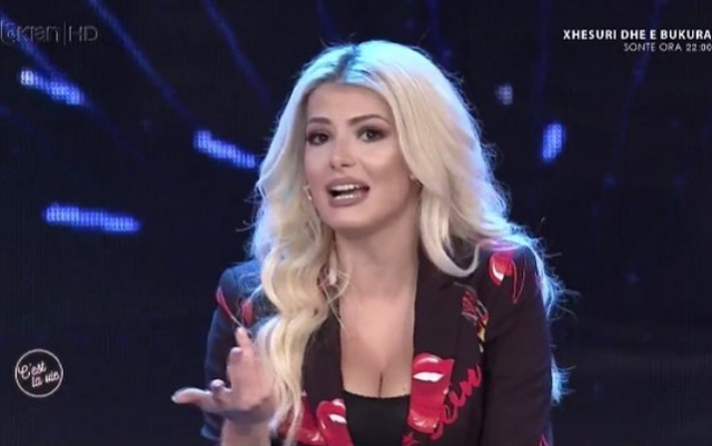 Ju pëlqeu veshja e Marinës sot? Nuk do ta besoni sa kushton vetëm xhaketa