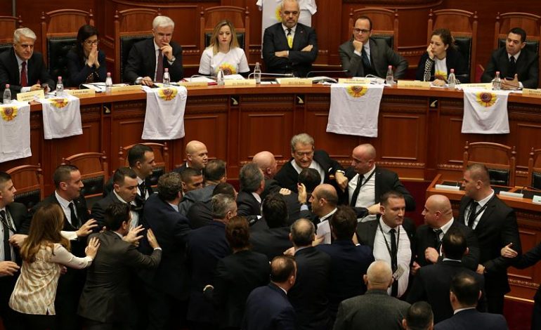 “Nga zgjedhja e Kryeprokurores tek protesta e Opozitës”/ “EuroNews” vendos në fokus Shqipërinë