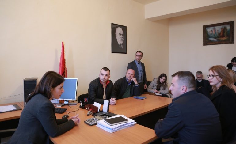Ministrja Gjonaj takim me drejtuesit në Lezhë, ju tërheq vëmendje për…