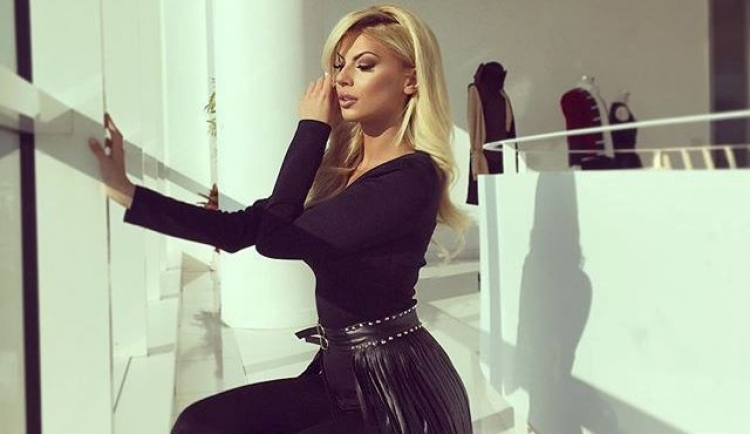 Luana Vjollca heq fustanin! Vesh diçka tjetër, por prapë në super formë… (FOTO)