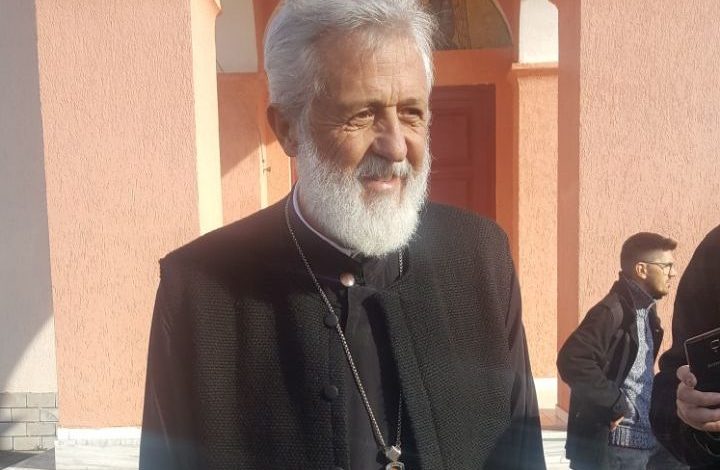 PO KJO ÇESHTE?!/ Provokon prifti malazez i kishës në Shkodër: Kosova, vend i shenjtë i Serbisë