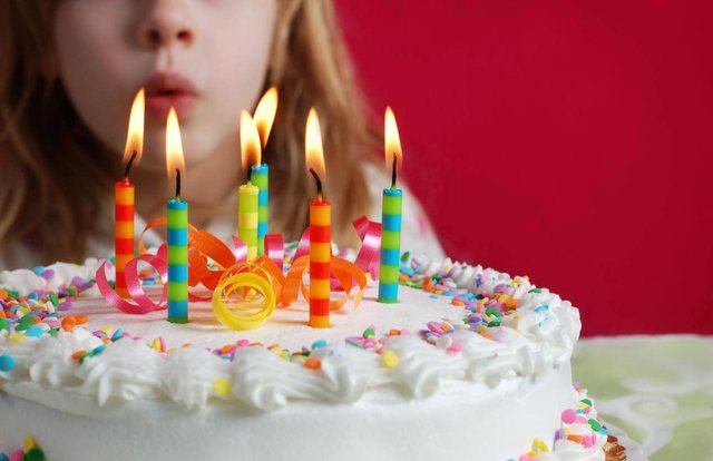 10 vjet pas humbjes së të bijës, kjo nënë vazhdon traditën: Ç’bën në çdo ditëlindje