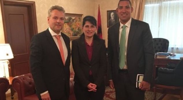 Kryeprokurorja e Përgjithshme Arta Marku takim kokë më kokë me ambasadorët e BE-së