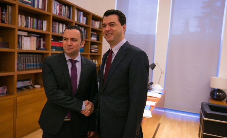 Basha me zv.kryeministrin e Maqedonisë: Ligji për gjuhë shqipe, shenjë e emancipimit të politikës