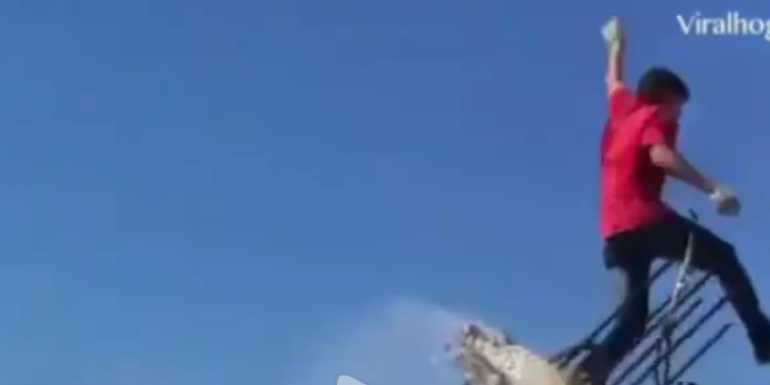 Skena të pabesueshme, shikoni si i shpëtojnë vdekjes këta njerëz (VIDEO)