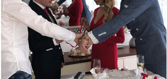 Qenka sezoni i fejesave! Futbollisti i Kombëtares sapo i dha fund beqarisë me këtë bukuroshe (FOTO)
