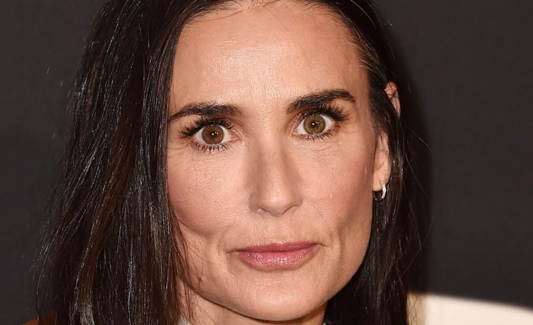 Demi Moore ndihet e “papjekur”. Fillon një dashuri të re me djalin 30 vite më të vogël (FOTO)