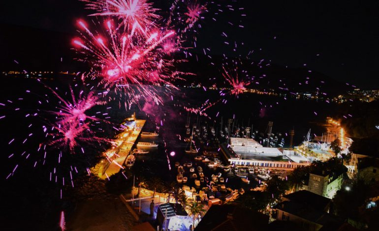 NATA E NDËRRIMIT TË VITEVE/ Si u festua ardhja e 2018 në kryeqendrat e Ballkanit (FOTO)