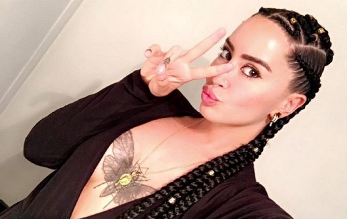 ÇMENDET Dafina, vjen me një “twerk” të nxehtë duke tundur të pasmet (VIDEO)