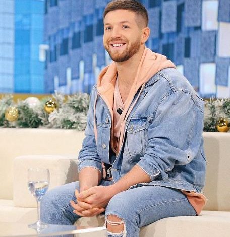 “Fotografi i VIP”-ave mbush 27 vjeç, tërbohet me Oriola Marashin dhe Elena Likën (FOTO)