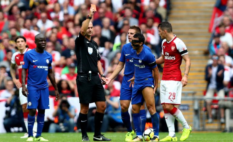 FOTO/ Arsenal-Chelsea, publikohen formacionet zyrtare