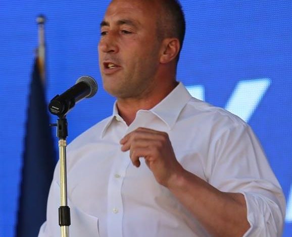 Kosovë/ Kryeministri Haradinaj pezullon vendimin për rritjen e pagave