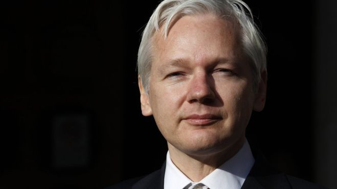 Ekuadori kërcënon me largimin e Assange nga ambasada në Londër, zemëroi presidentin e vendit
