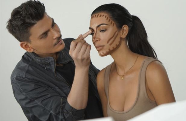 Video/ Grimieri i Kim Kardashian: E shaj shqip kur mërzitem me të