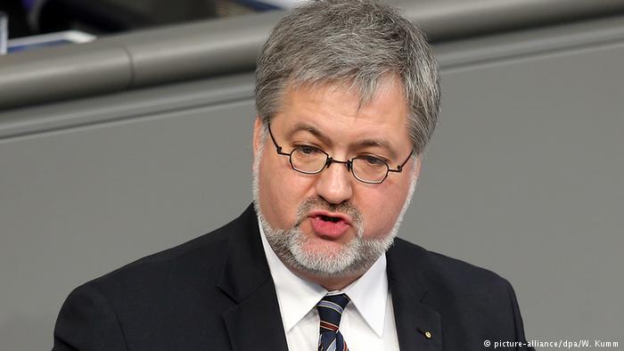 Flet deputeti gjerman: Shfuqizimi i Gjykatës speciale mund të ngrijë marrëdhëniet BE-Kosovë