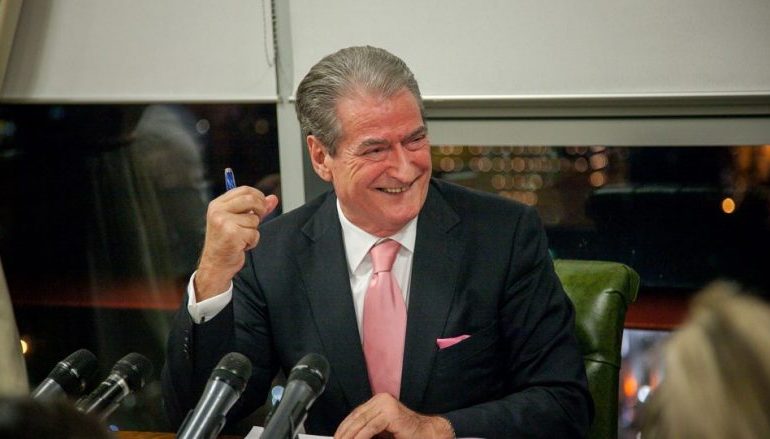 Shikoni nga e merr optimizmin dhe energjinë Sali Berisha (FOTO)