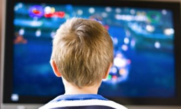 Sa të mbrojtur janë fëmijët nga televizioni? Kujdes, çdo prind duhet të njihet me këto këshilla